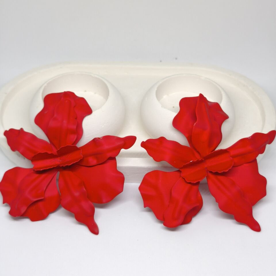 KIRMIZI ÇİÇEK TASARIMLI DEMİR KÜPE