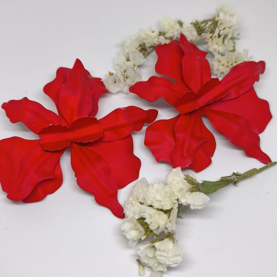 KIRMIZI ÇİÇEK TASARIMLI DEMİR KÜPE