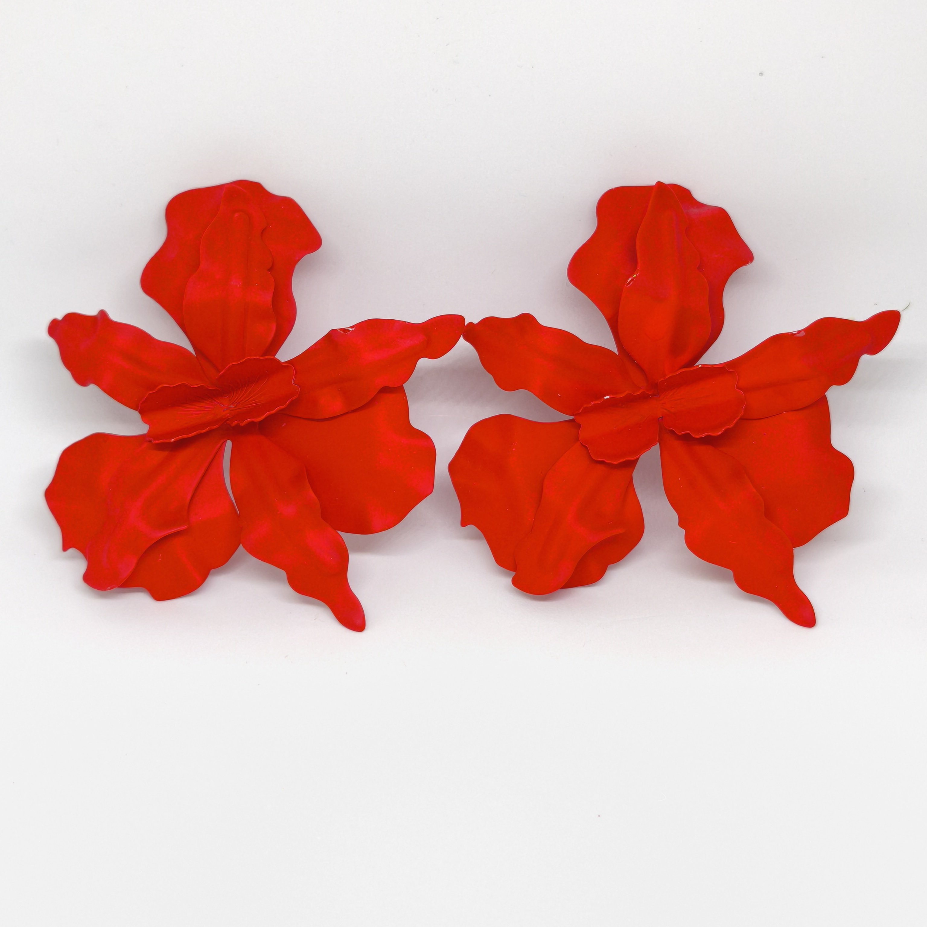 KIRMIZI ÇİÇEK TASARIMLI DEMİR KÜPE