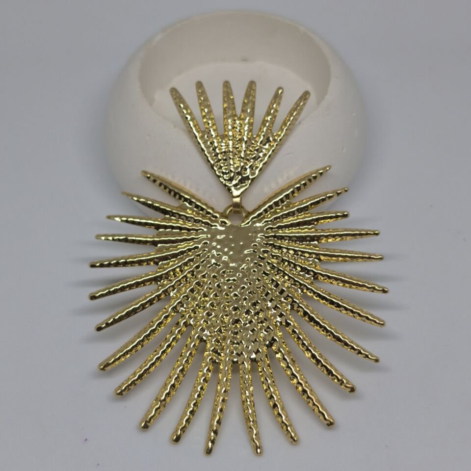 DİKENLİ KALP TASARIMLI GOLD  KÜPE