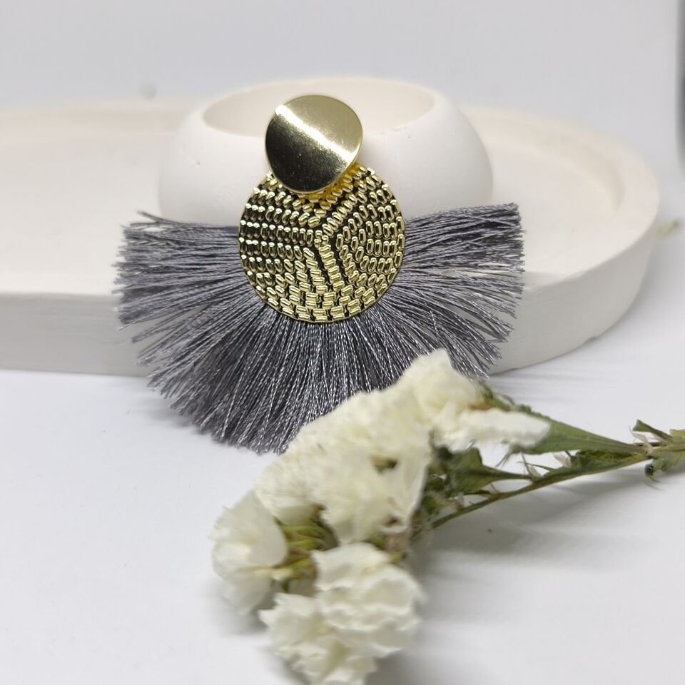 BOHEM GOLD DETAYLI GRİ PÜSKÜLLÜ KÜPE