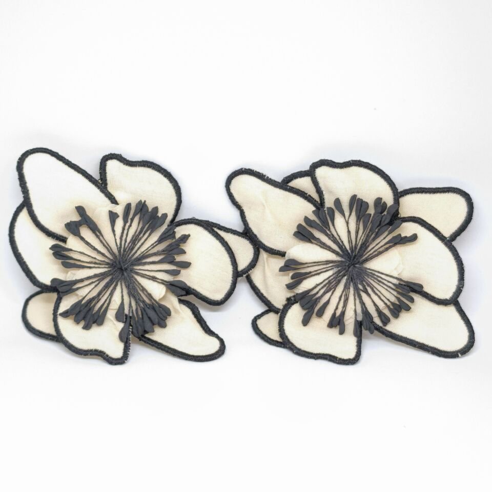 ZARİF  POLYESTER KUMAŞ  SİYAH-BEJ ÇİÇEK KÜPE