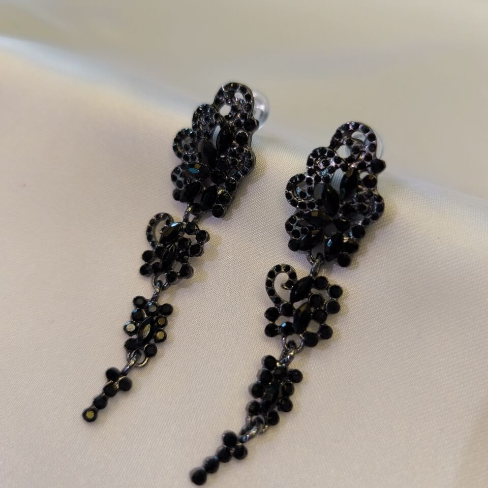 ZARİF ŞIK ELEGANT GÜMÜŞ KAPLAMA  SİYAH  UZUN  KÜPE