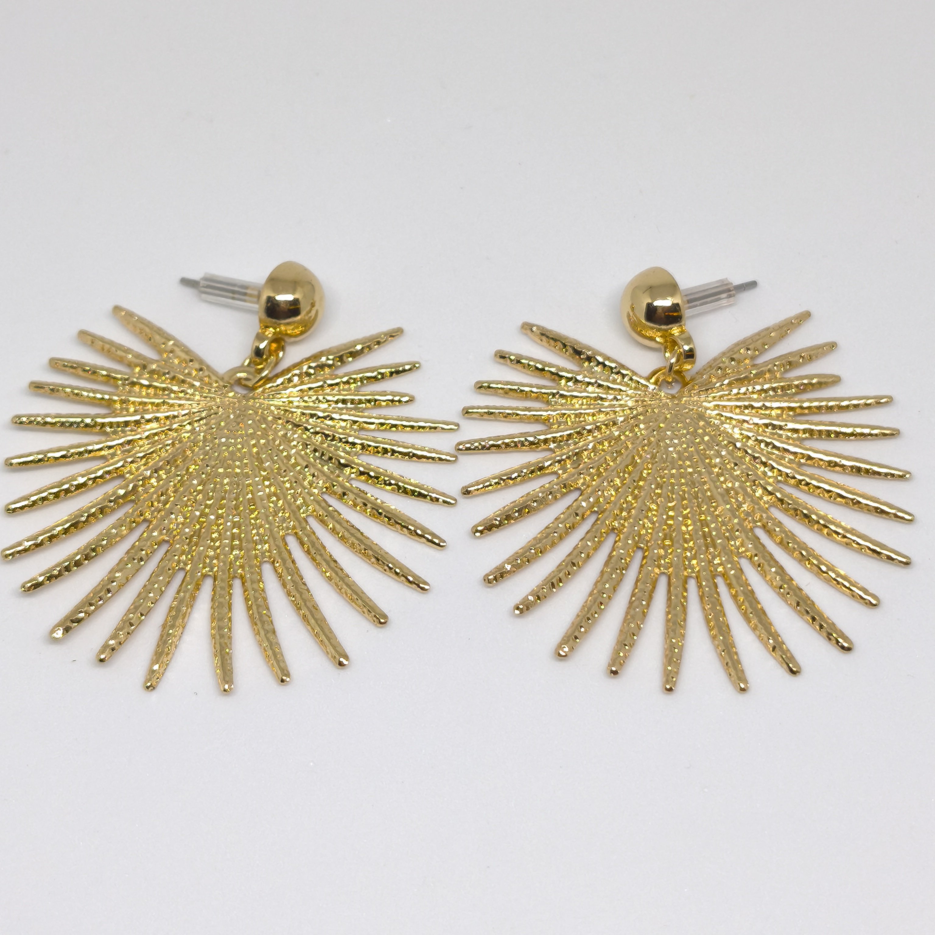 DİKENLİ KALP TASARIMLI GOLD  KÜPE