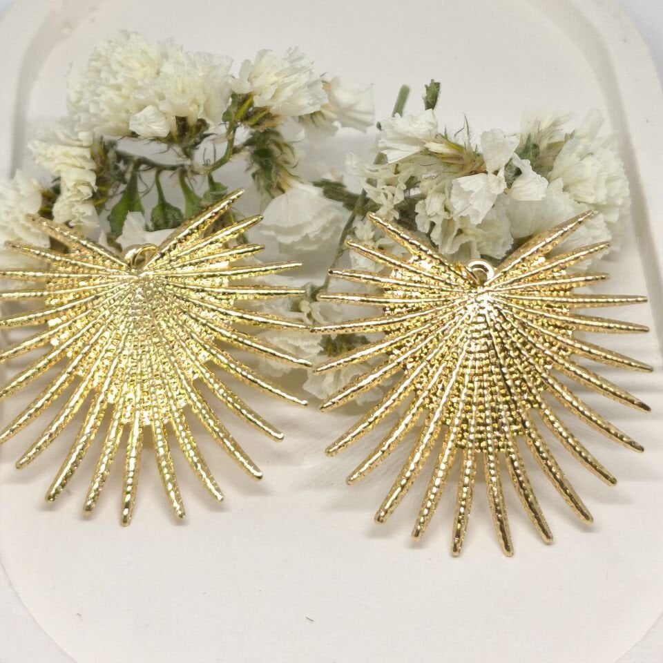 DİKENLİ KALP TASARIMLI GOLD  KÜPE