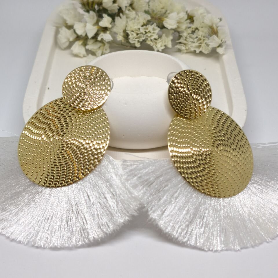 BOHEM GOLD DETAYLI BEYAZ PÜSKÜLLÜ KÜPE