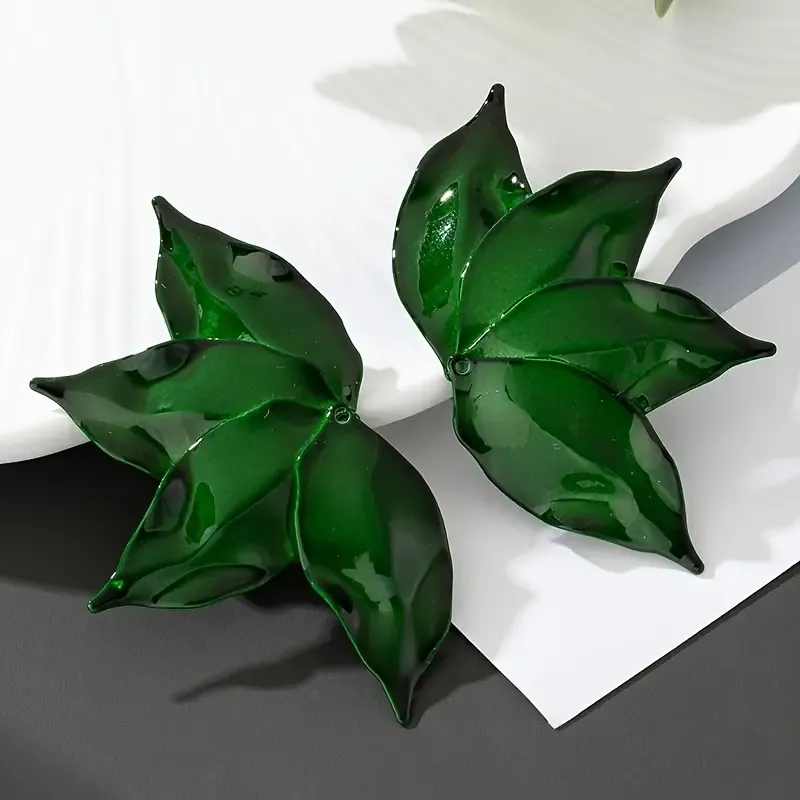 YEŞİL  YAPRAK  TASARIMLI DEMİR KÜPE