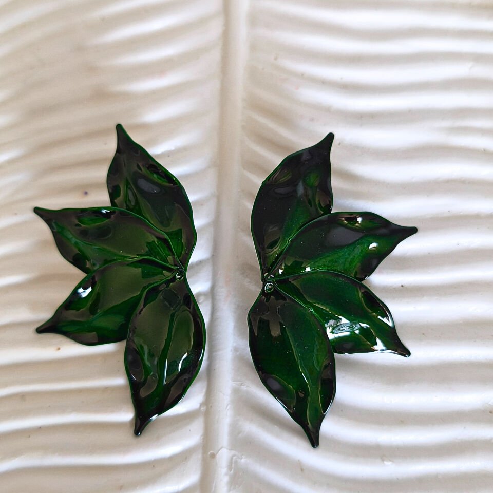 YEŞİL  YAPRAK  TASARIMLI DEMİR KÜPE