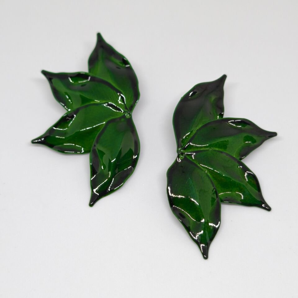 YEŞİL  YAPRAK  TASARIMLI DEMİR KÜPE