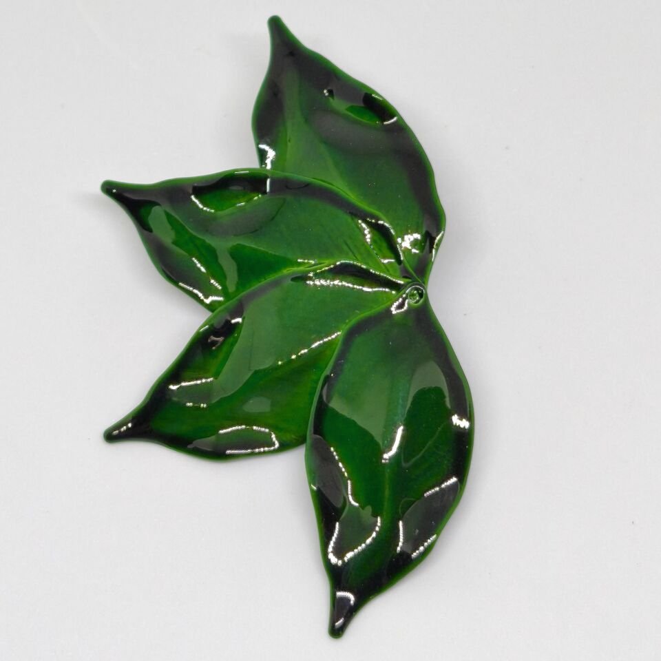 YEŞİL  YAPRAK  TASARIMLI DEMİR KÜPE