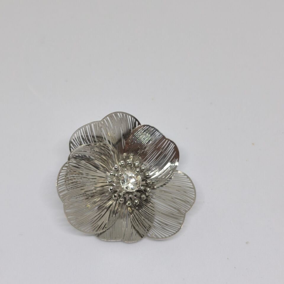 ELEGANT ZARİF 18 AYAR ALTIN KAPLAMA GÜMÜŞ RENGİ TAŞLI ÇİÇEK KÜPE