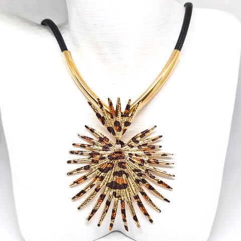 DERİ SAPLI ,LEOPAR DESENLİ  DİKENLİ KALP GOLD KOLYE
