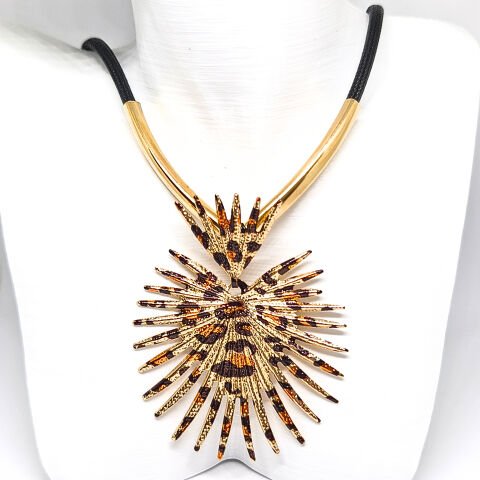 DERİ SAPLI ,LEOPAR DESENLİ  DİKENLİ KALP GOLD KOLYE