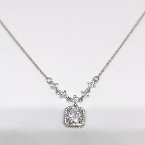 ELEGANT 925 AYAR GÜMÜŞ ,TAŞLI ZARİF KOLYE