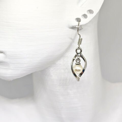 ELEGANT 925 AYAR GÜMÜŞ,İNCİLİ OVAL  SALLANTILI KÜPE