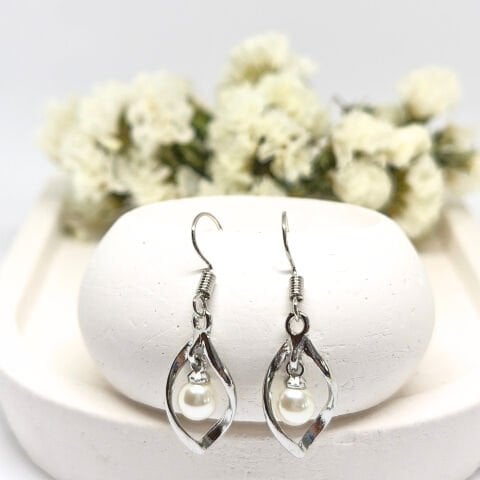 ELEGANT 925 AYAR GÜMÜŞ,İNCİLİ OVAL  SALLANTILI KÜPE