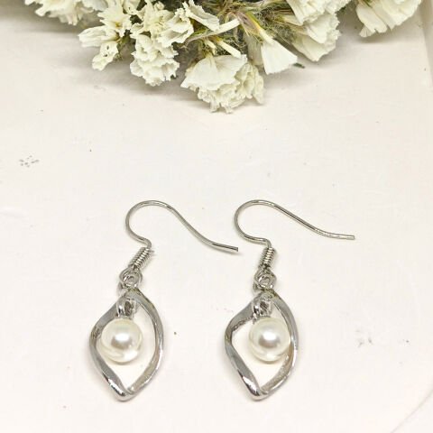 ELEGANT 925 AYAR GÜMÜŞ,İNCİLİ OVAL  SALLANTILI KÜPE