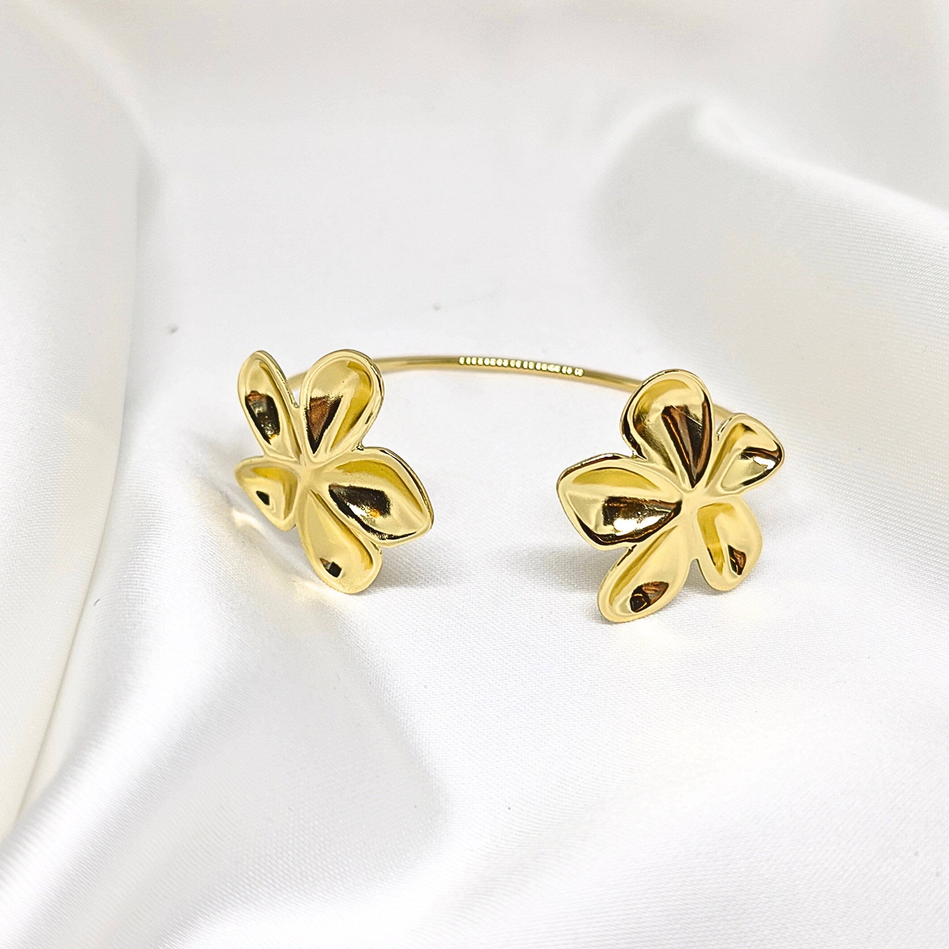 BOHEM ÇİÇEKLİ  GOLD AÇIK BİLEKLİK