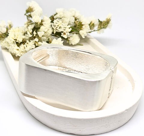 AVANGART ALTIN KAPLAMA GEOMETRİK KARE ,MAT GÜMÜŞ RENGİ KELEPÇE BİLEKLİK