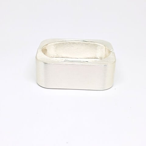 AVANGART ALTIN KAPLAMA GEOMETRİK KARE ,MAT GÜMÜŞ RENGİ KELEPÇE BİLEKLİK