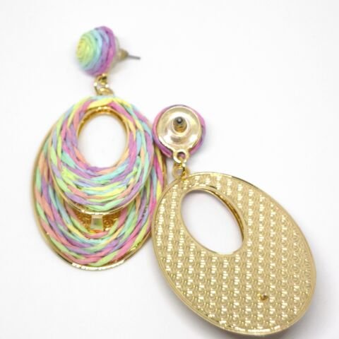 BOHEM,  RENKLİ RAFYA İLE TASARLANMIŞ GOLD DETAYLI OVAL KÜPE
