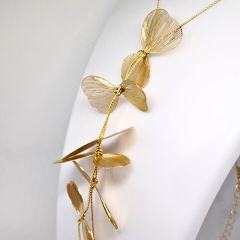 ELEGANT SALKIM ŞEKİLLİ YAPRAK ÇİÇEK GOLD KOLYE