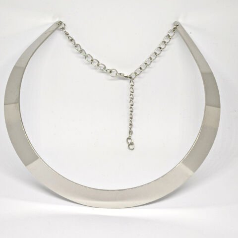 AVANGART YUVARLAK AÇIK MANŞETLİ GÜMÜŞ RENGİ CHOKER KOLYE