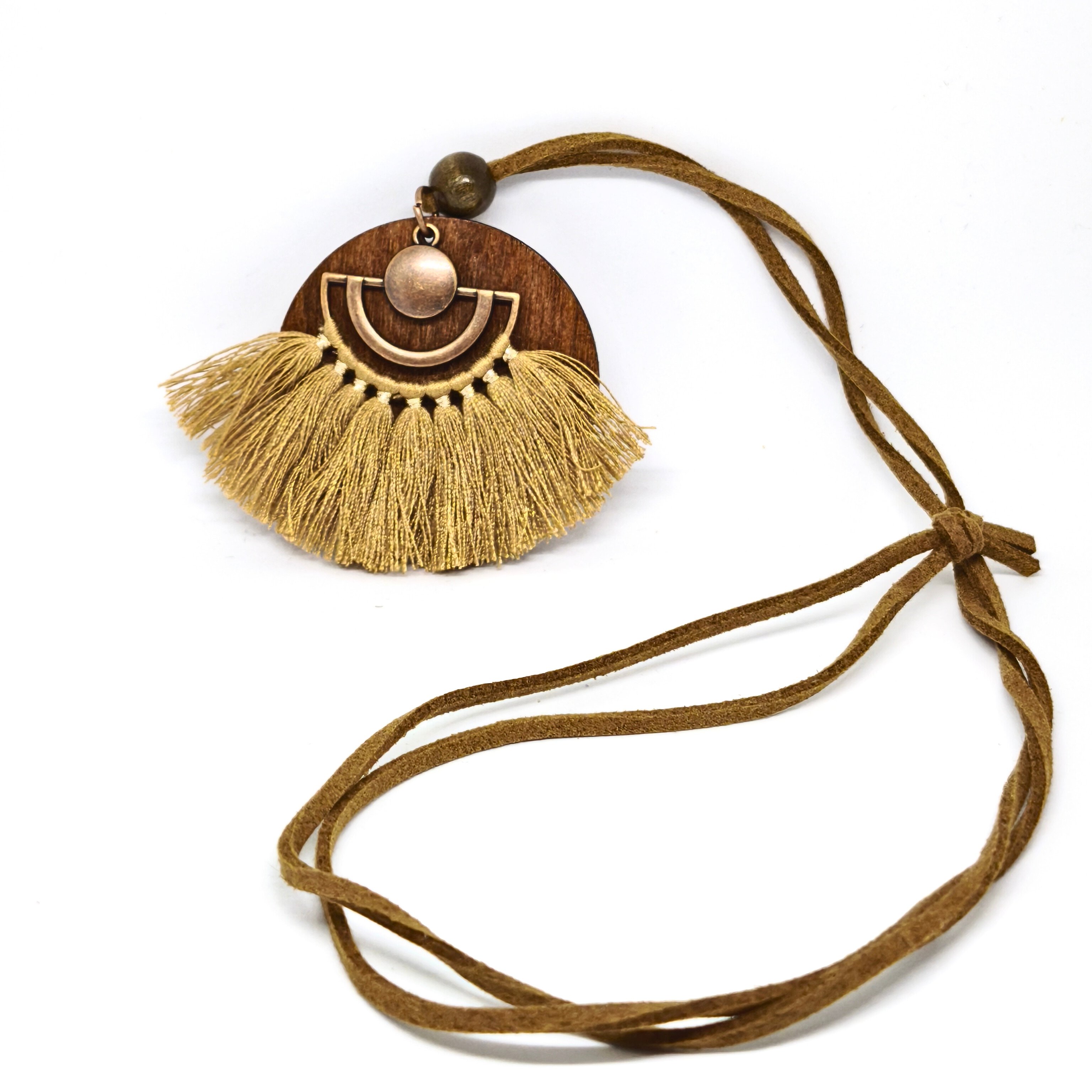 BOHEM,ANTİKA BRONZ PÜSKÜLLÜ  YELPAZE UÇLU DERİ İPLİ KOLYE