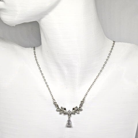 ELEGANT 925 AYAR GÜMÜŞ YAPRAK DESENLİ, SU DAMLASI  TAŞLI KOLYE