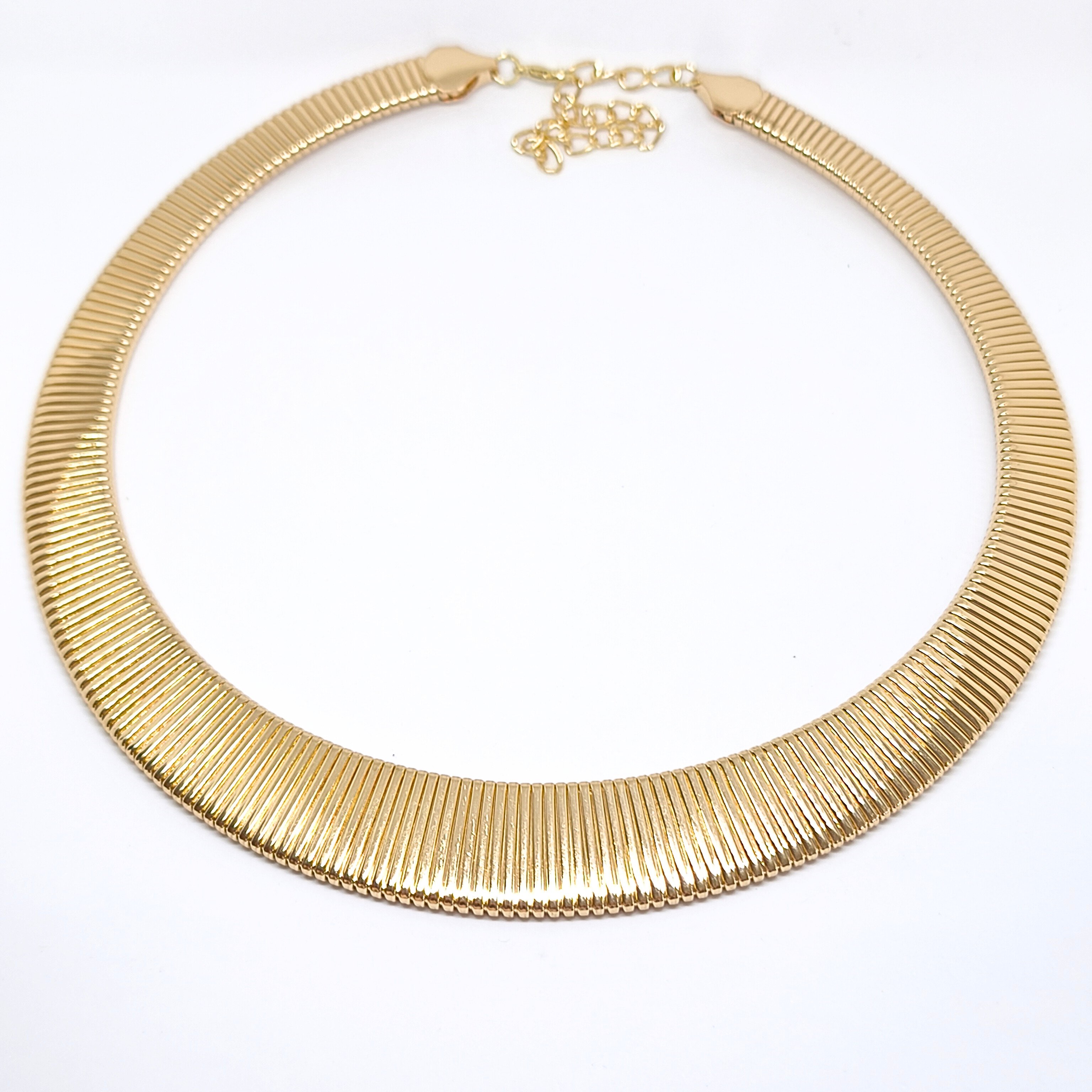 AVANGART  DOKULU YATAY ÇİZGİLİ GOLD CHOKER KOLYE