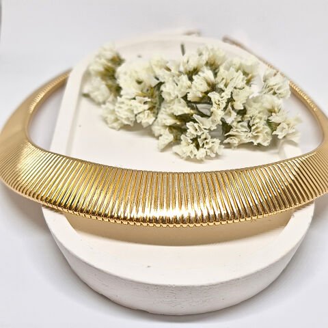 AVANGART  DOKULU YATAY ÇİZGİLİ GOLD CHOKER KOLYE