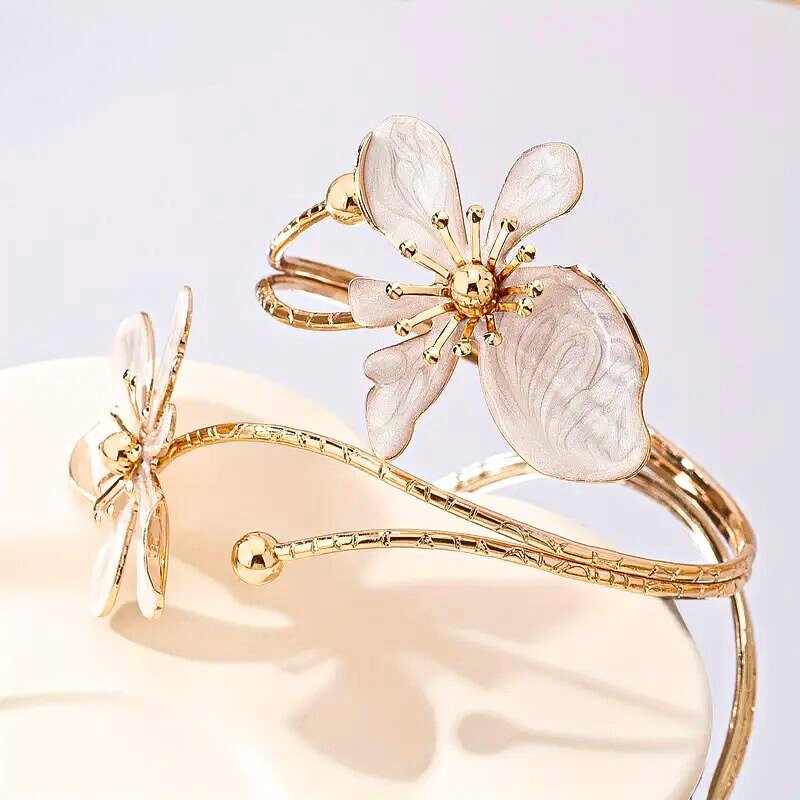 ELEGANT ŞIK ÇİÇEK DESENLİ GOLD BİLEKLİK