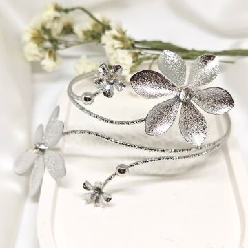 ELEGANT ŞIK ÇİÇEK DESENLİ AÇIK GÜMÜŞ RENGİ KOL BİLEKLİĞİ