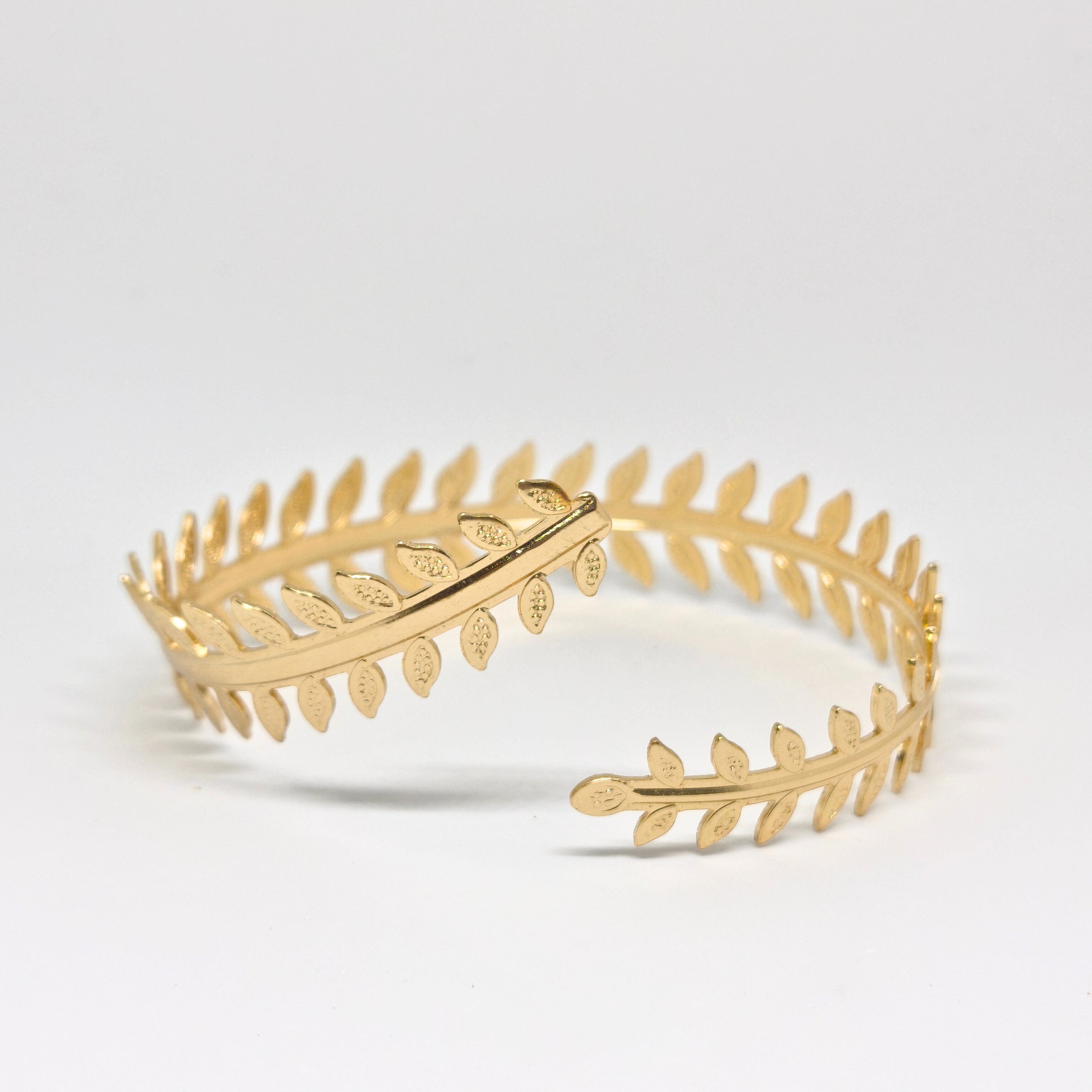 ZARİF  ŞIK YAPRAK  DESENLİ AÇIK GOLD  KOL BİLEKLİĞİ