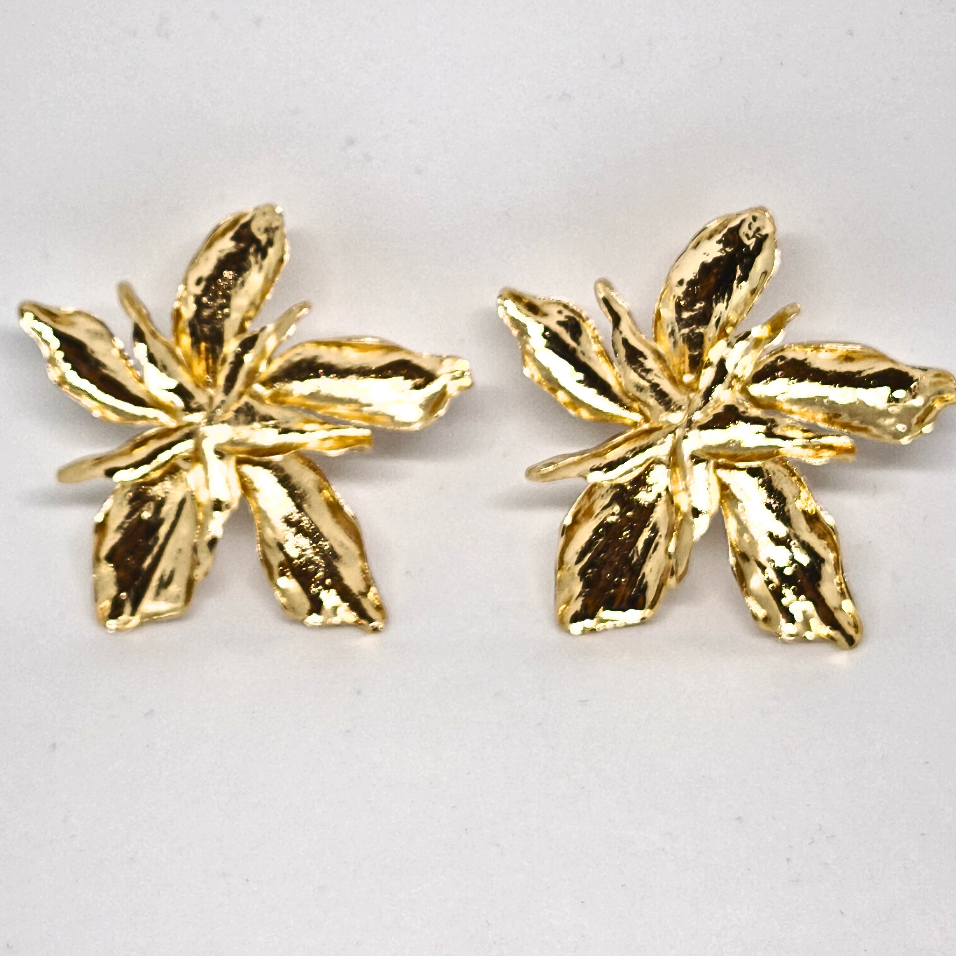 ELEGANT GOLD YAPRAK ÇİÇEK KÜPE