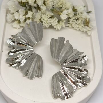 ELEGANT , ŞIK ,  GÜMÜŞ RENGİ YARIM ÇİÇEK KÜPE