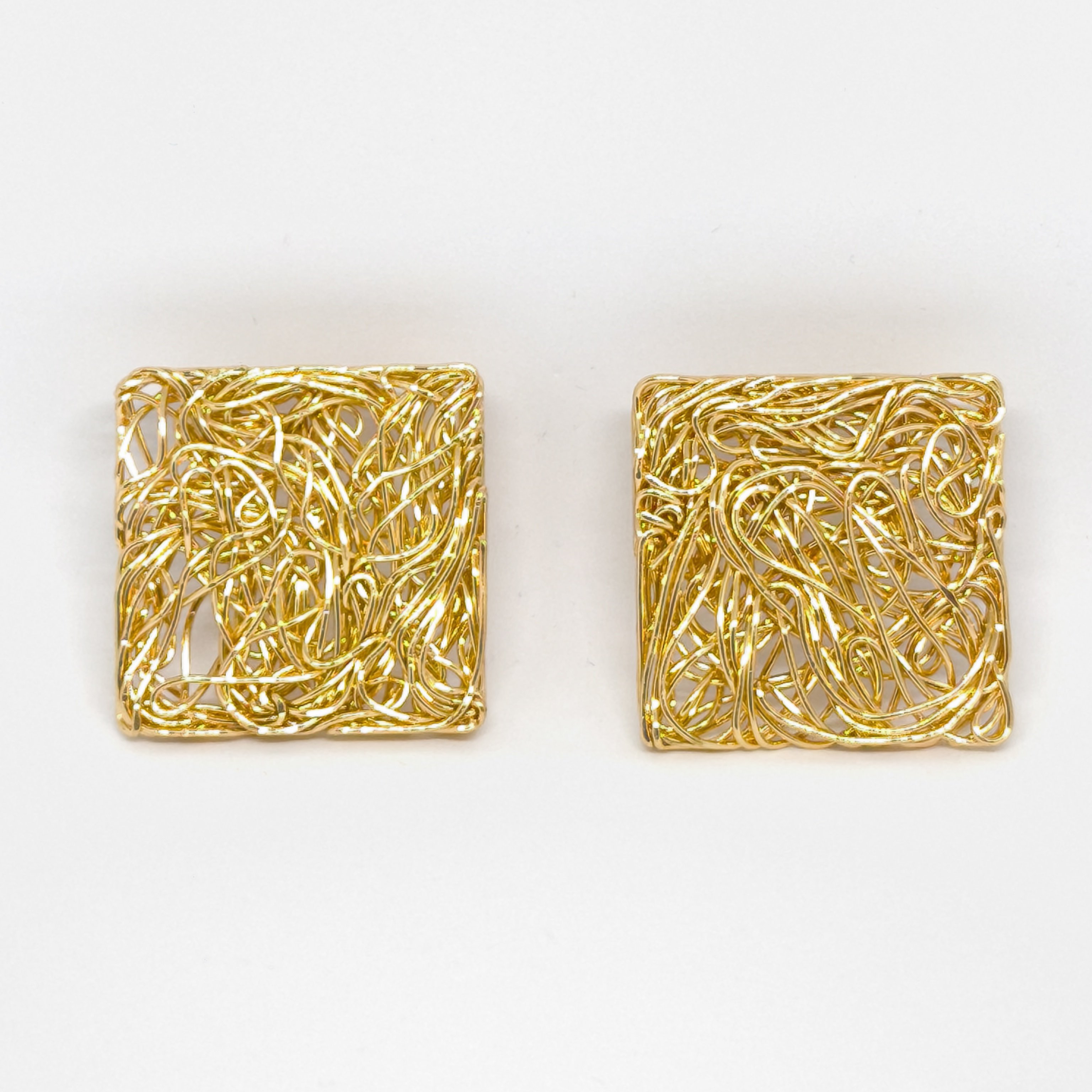 ELEGANT GEOMETRİK TASARIMLI KARE GOLD KÜPE