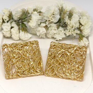 ELEGANT GEOMETRİK TASARIMLI KARE GOLD KÜPE