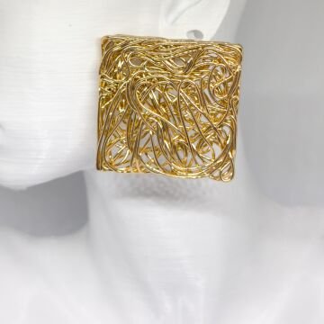 ELEGANT GEOMETRİK TASARIMLI KARE GOLD KÜPE