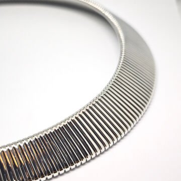 AVANGART  DOKULU YATAY ÇİZGİLİ GÜMÜŞ RENGİ CHOKER KOLYE