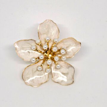 İNCİ DETAYLI BEYAZ YAPRAKLI GOLD ÇİÇEK YÜZÜK