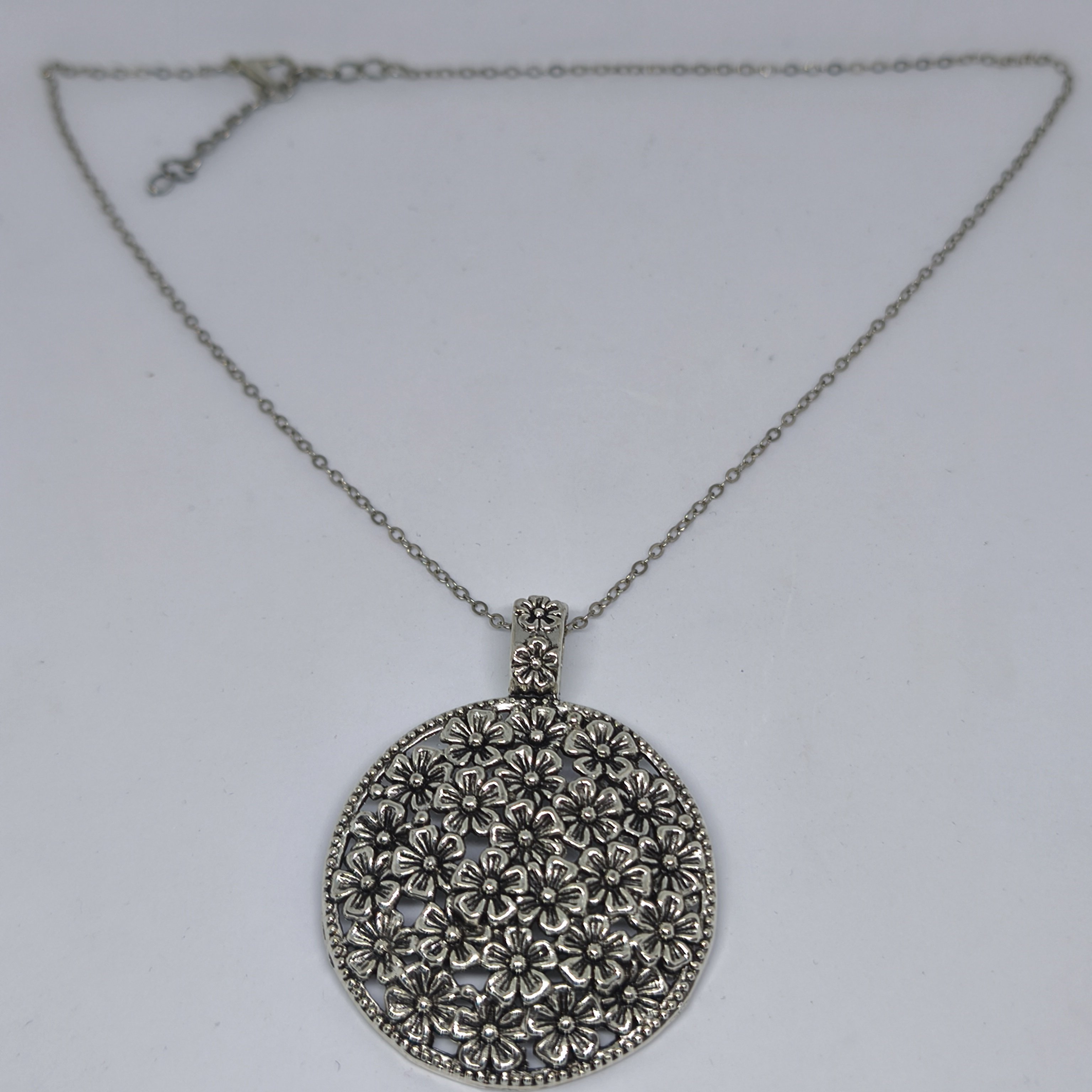 ELEGANT ZARİF NOSTALJİK BOHEM  YUVARLAK GÜMÜŞ RENGİ   ÇİÇEK BUKETİ  KOLYE