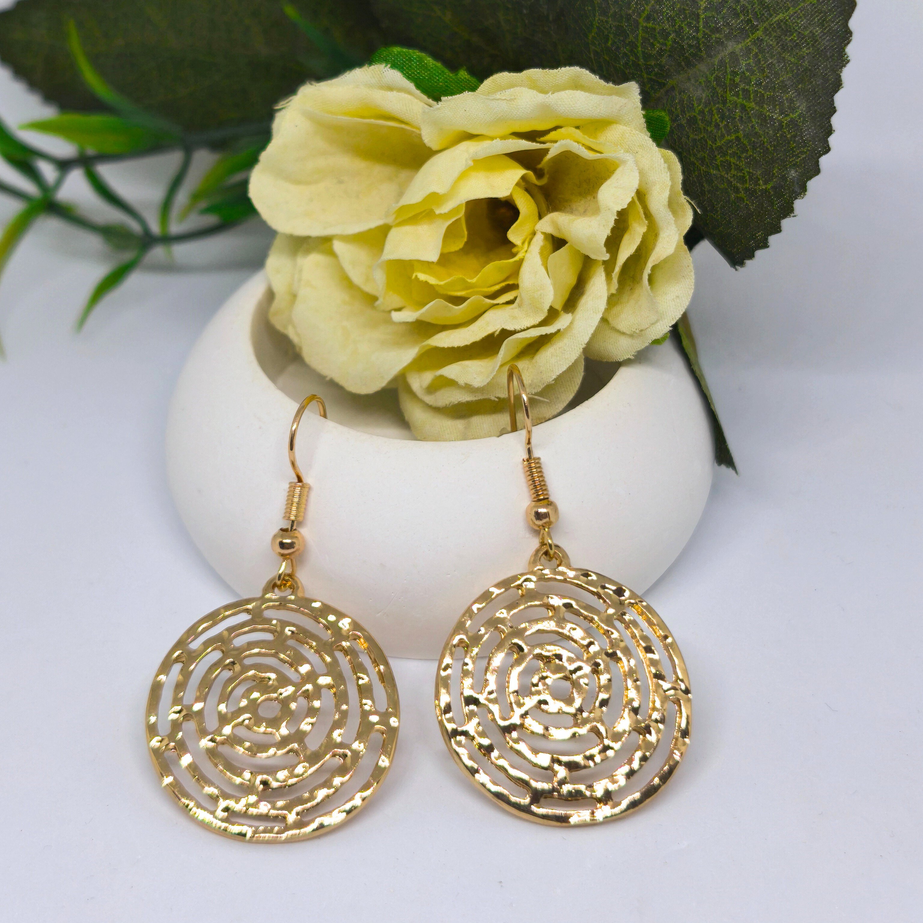 Şık Örümcek Ağı Kesimli Büyük ve Küçük Yuvarlak Halka Bağlantılı  Küpe