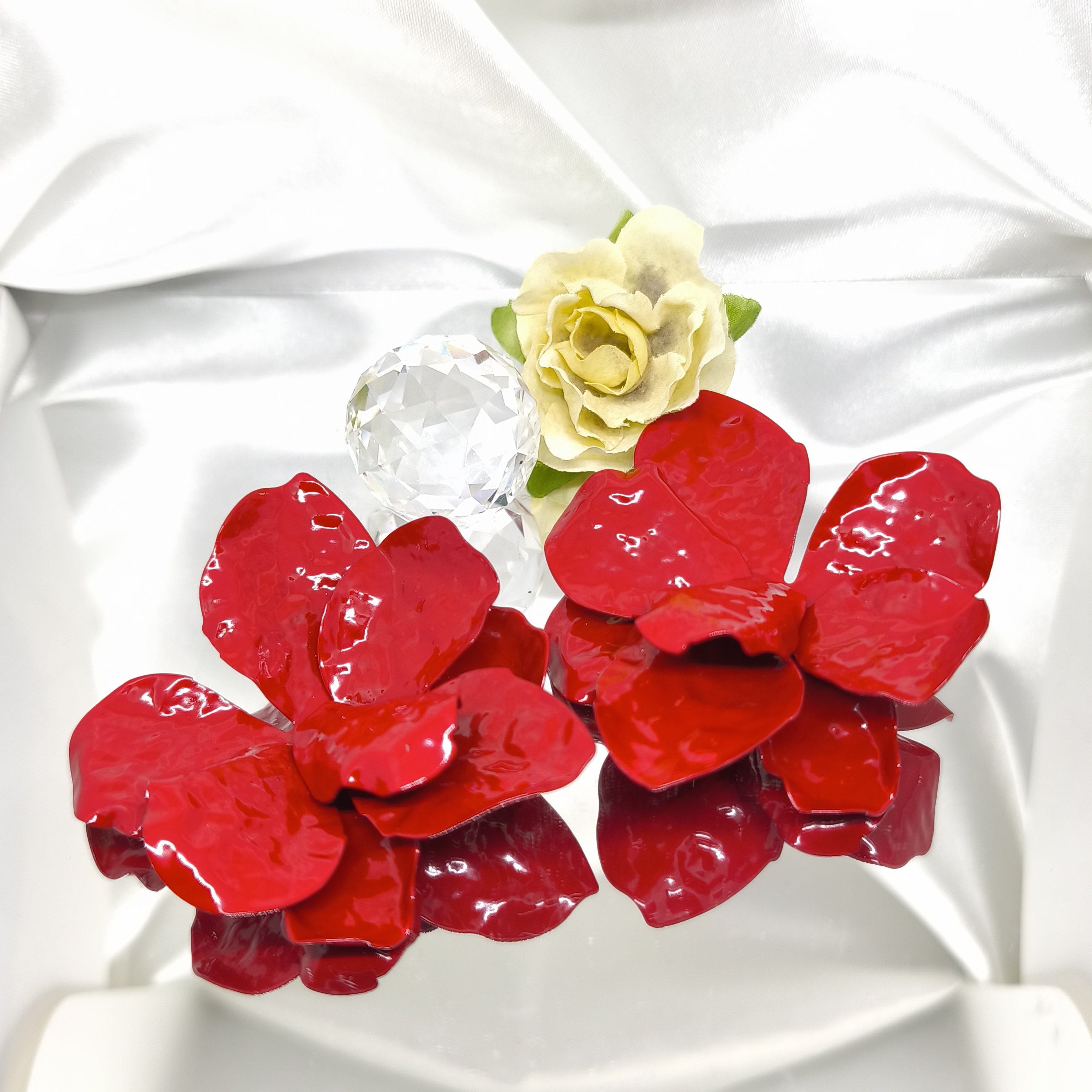 DEMİR KIRMIZI ÇİÇEK KÜPE 7,2 X7,2 CM