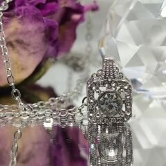 YAPAY ELMAS TAŞLI ZARİF GÖZALICI KARE PASLANMAZ ÇELİK KOLYE