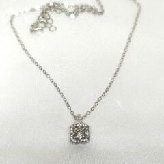 YAPAY ELMAS TAŞLI ZARİF GÖZALICI KARE PASLANMAZ ÇELİK KOLYE