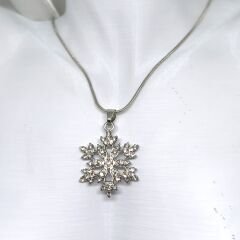 YAPAY ELMAS TAŞLI GÖZALICI KAR TANESİ KOLYE -YILBAŞI KOLYESİ