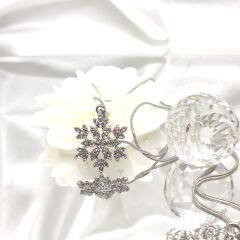 YAPAY ELMAS TAŞLI GÖZALICI KAR TANESİ KOLYE -YILBAŞI KOLYESİ