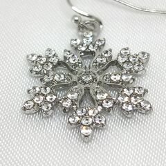 YAPAY ELMAS TAŞLI GÖZALICI KAR TANESİ SILVER  KÜPE -YILBAŞI KÜPESİ