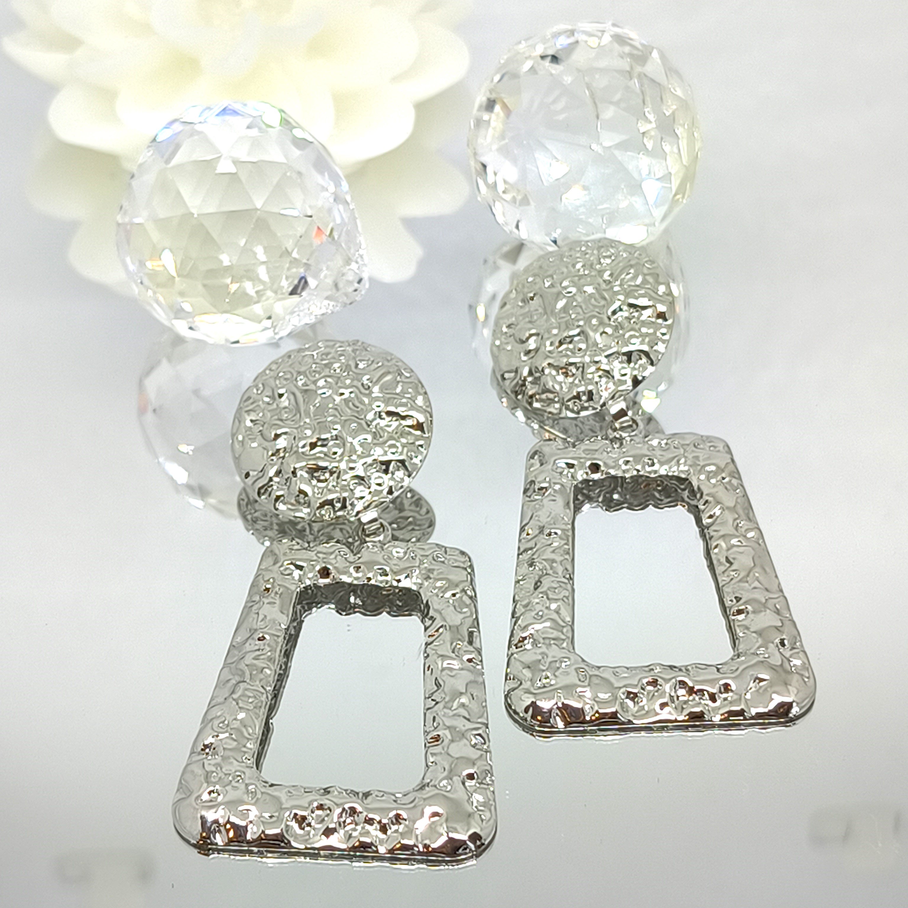 ZARİF GEOMETRİK 14K ALTIN KAPLAMA SALLANTILI  KÜPE 7,5X3,5 CM
